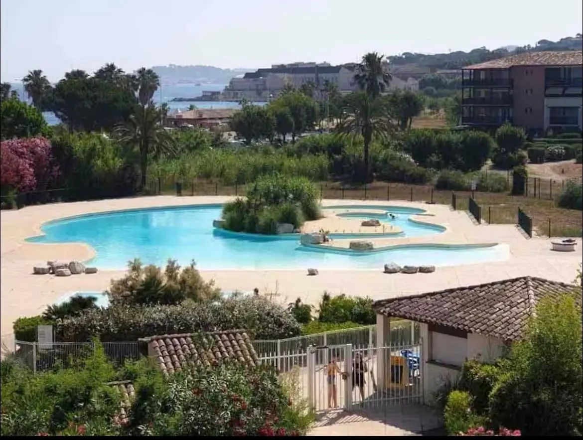 Apartment Bain De Soleil Refait A Neuf, Bord De Plage Et Piscine, Proche De Saint Tropez Gassin