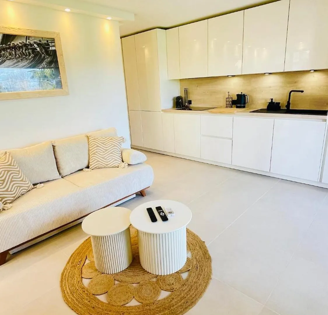 Apartment Bain De Soleil Refait A Neuf, Bord De Plage Et Piscine, Proche De Saint Tropez Gassin