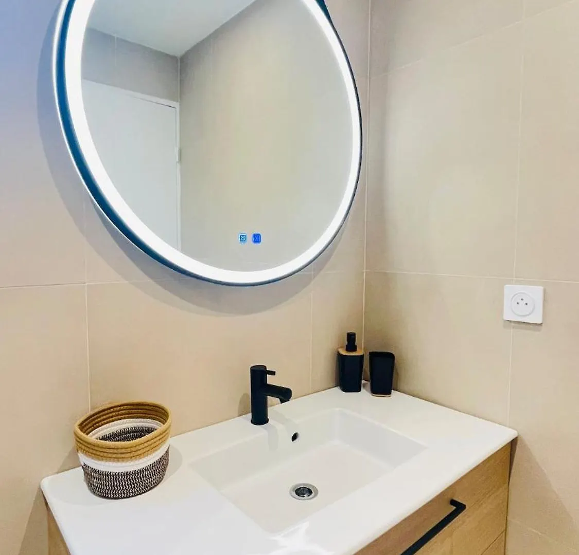 Apartment Bain De Soleil Refait A Neuf, Bord De Plage Et Piscine, Proche De Saint Tropez Gassin