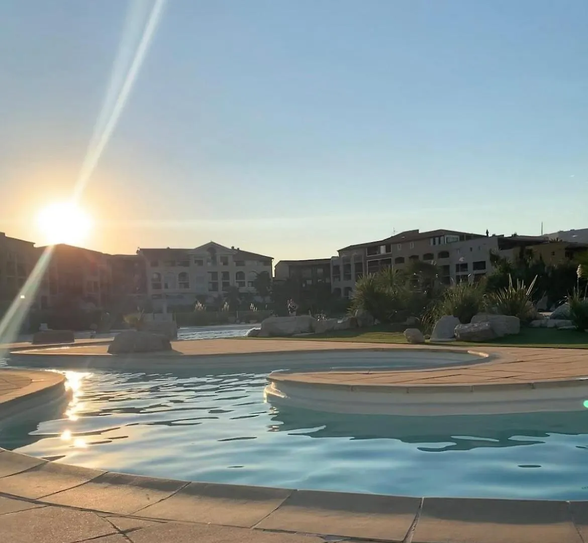 Bain De Soleil Refait A Neuf, Bord De Plage Et Piscine, Proche De Saint Tropez Gassin France