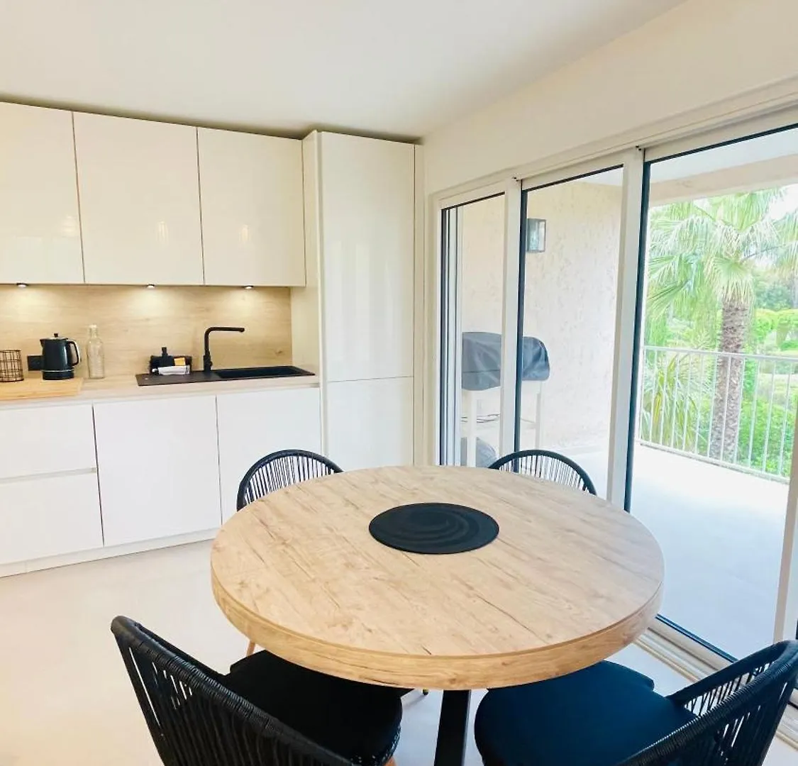 Apartment Bain De Soleil Refait A Neuf, Bord De Plage Et Piscine, Proche De Saint Tropez Gassin France